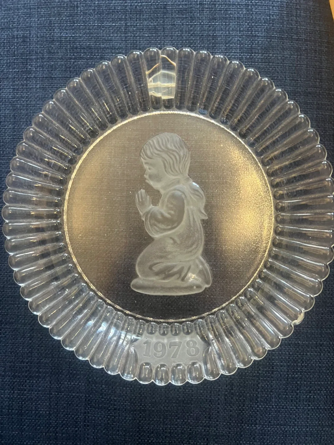 Vintage 1978 Fenton Glass Plate