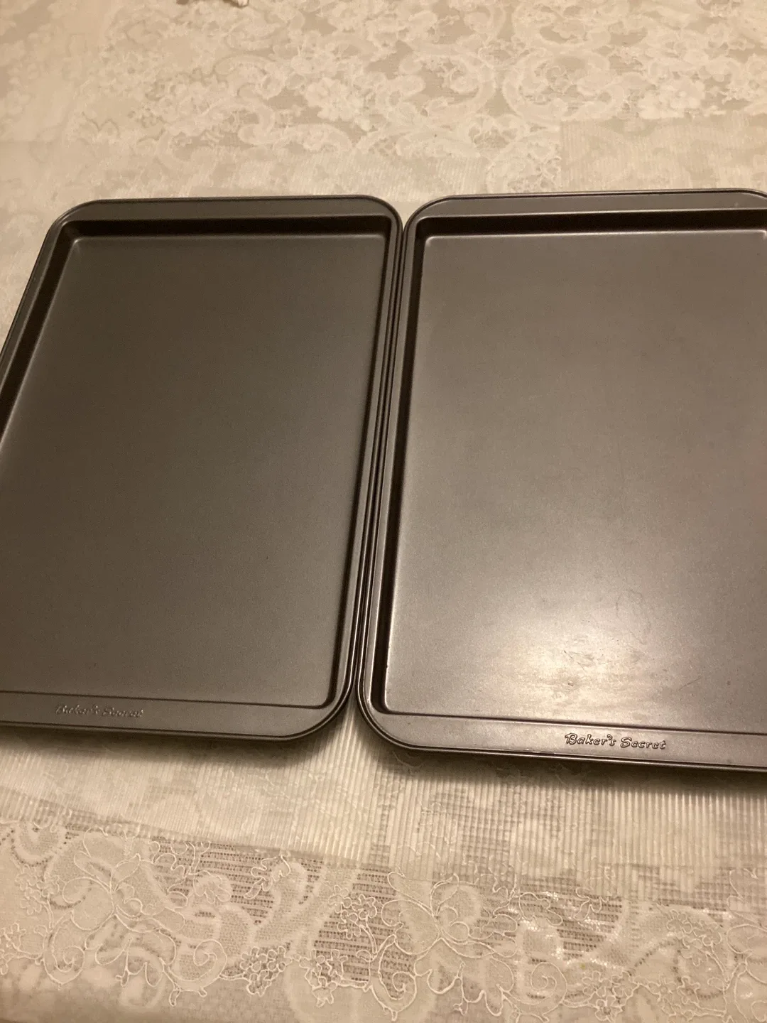 Baker;s secret cookies trays set of two image indicator(3)