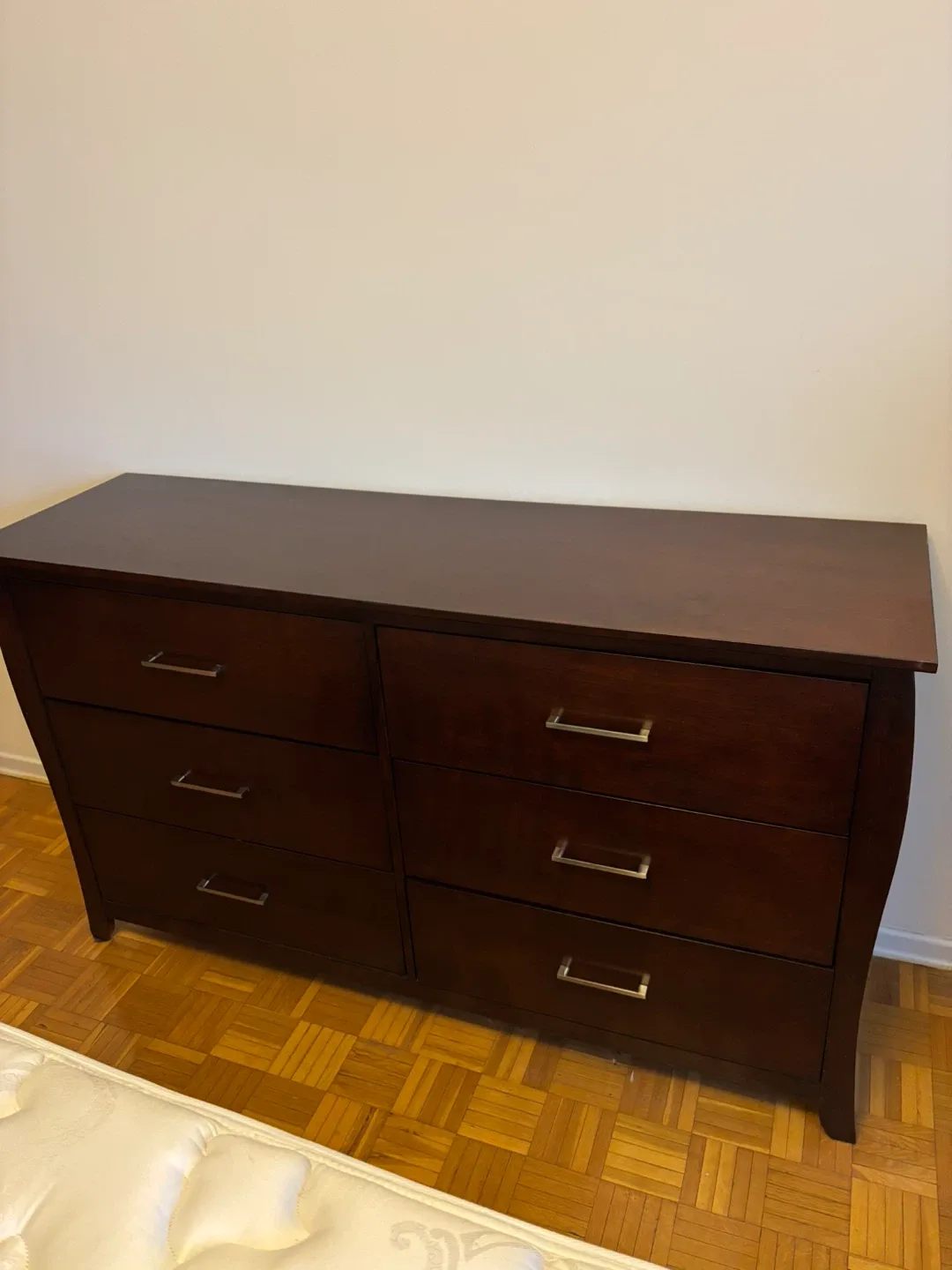 Dresser 6 drawer in beautiful espresso colour paid $1000