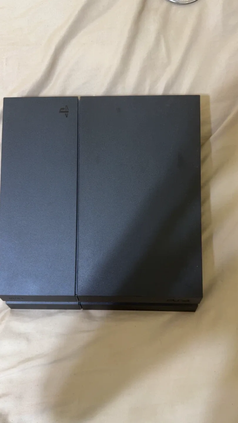 PlayStation 4 with 6Games and 2Controllers image indicator(4)