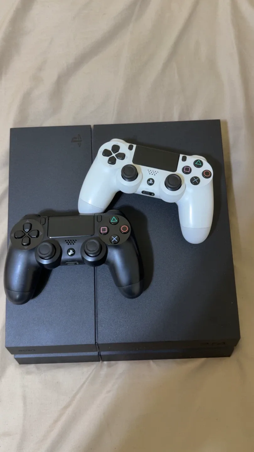 PlayStation 4 with 6Games and 2Controllers
