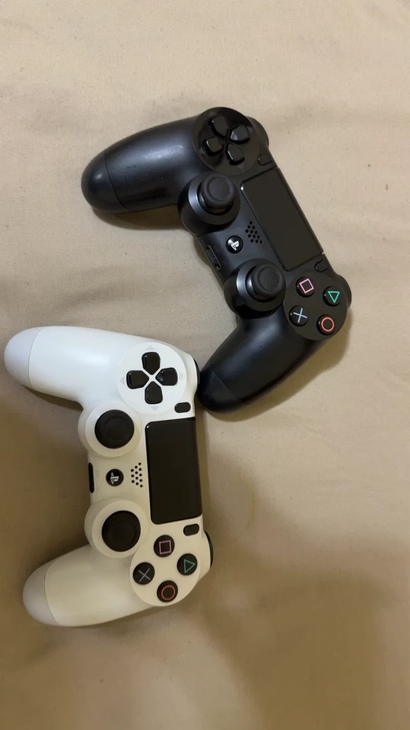 PlayStation 4 with 6Games and 2Controllers image indicator(3)