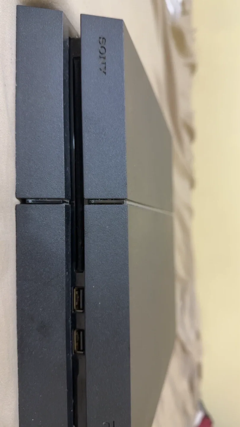 PlayStation 4 with 6Games and 2Controllers image indicator(6)