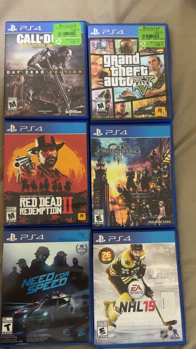 PlayStation 4 with 6Games and 2Controllers image indicator(5)