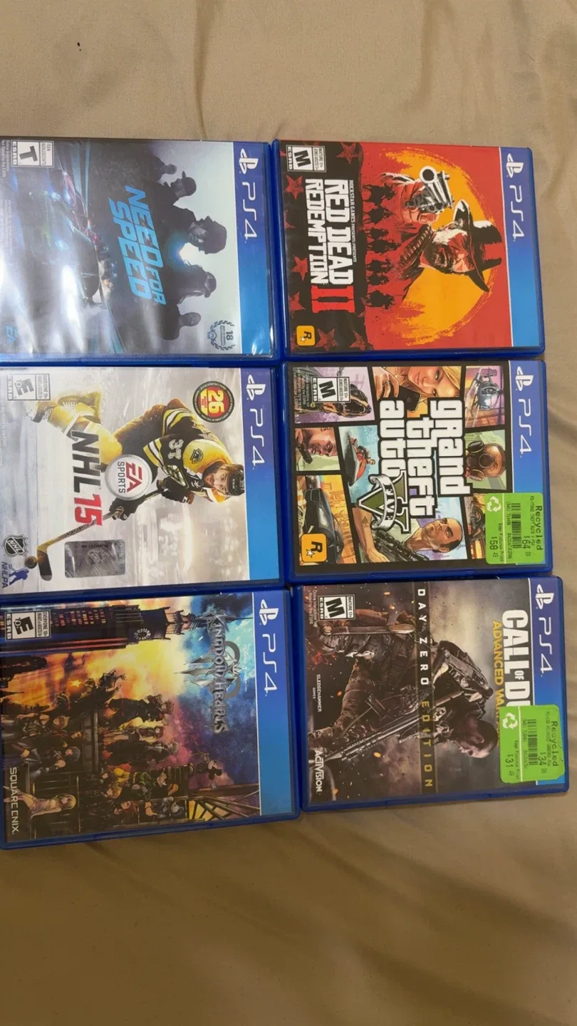 PlayStation 4 with 6Games and 2Controllers image indicator(2)