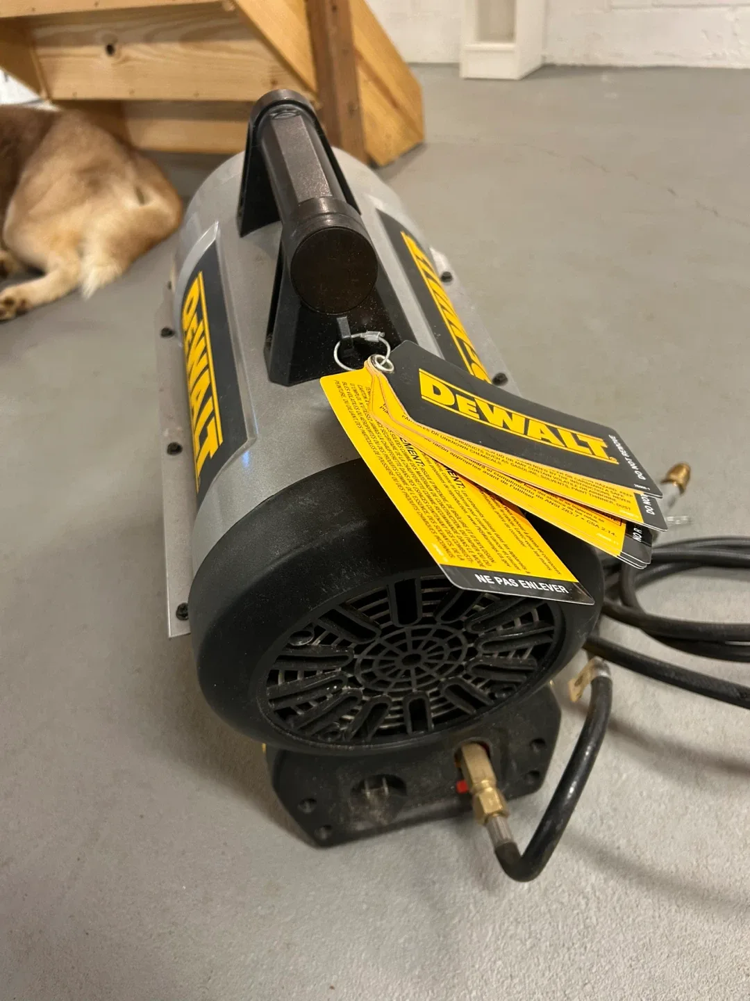 DeWALT 20V Max 68,000 BTU Propane Forced Air Heater image indicator(4)