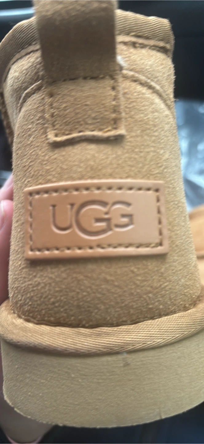UGG Mini Boots - Size 8 - photo 3