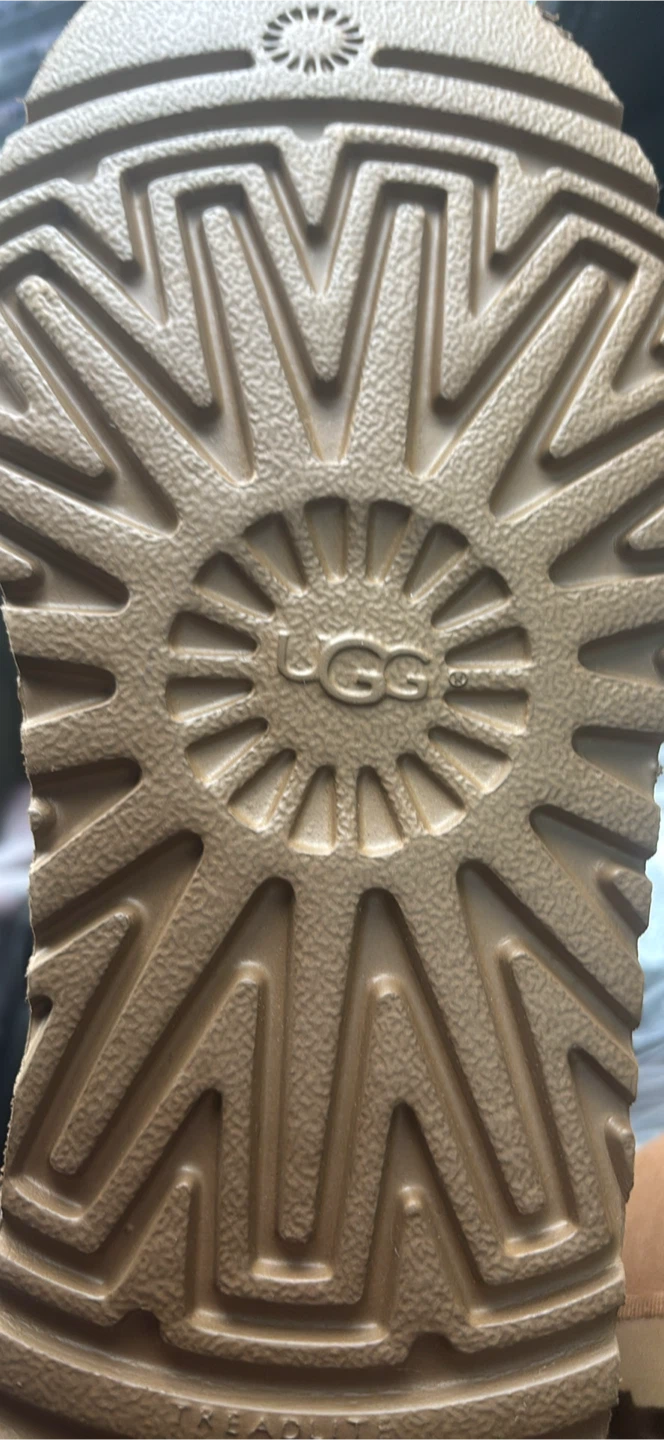UGG Mini Boots - Size 8 - photo 2