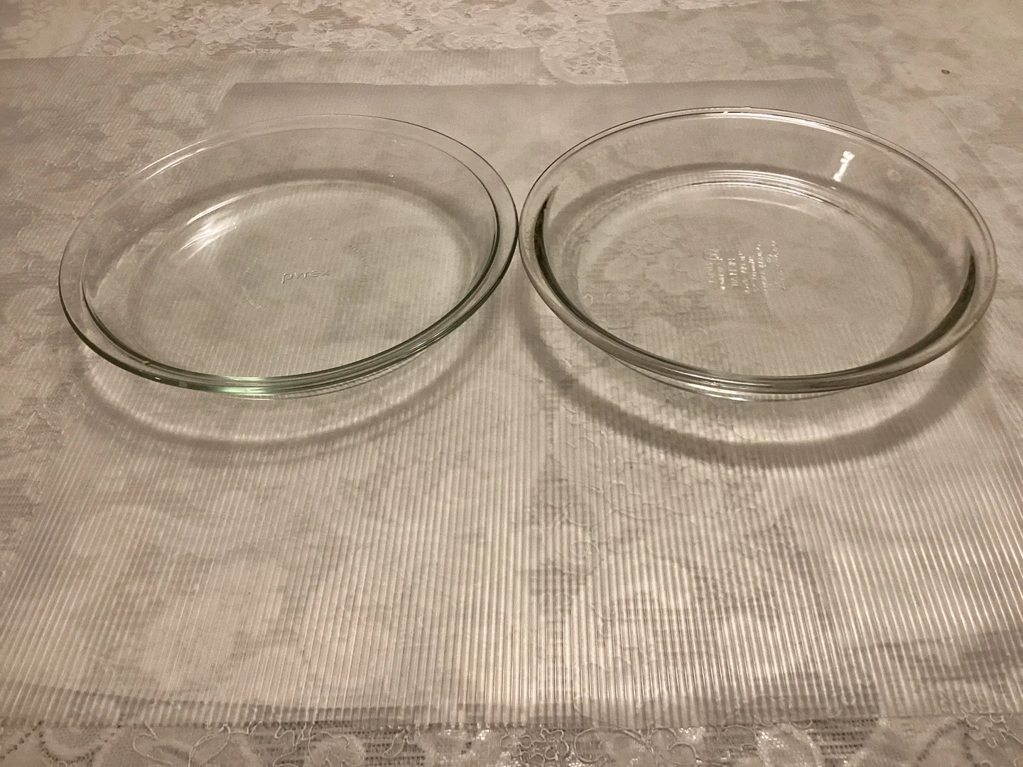 Pyrex Glass Pie Plates (Set of 2) image indicator(3)