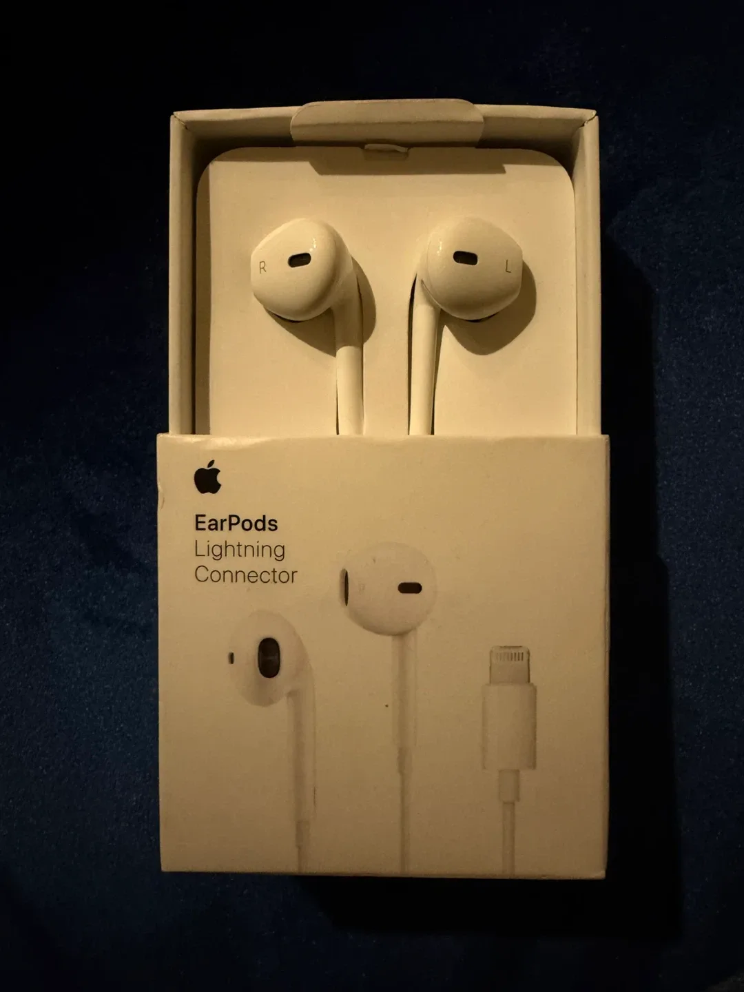 Apple EarPods with Lightning Connector - New image indicator(2)