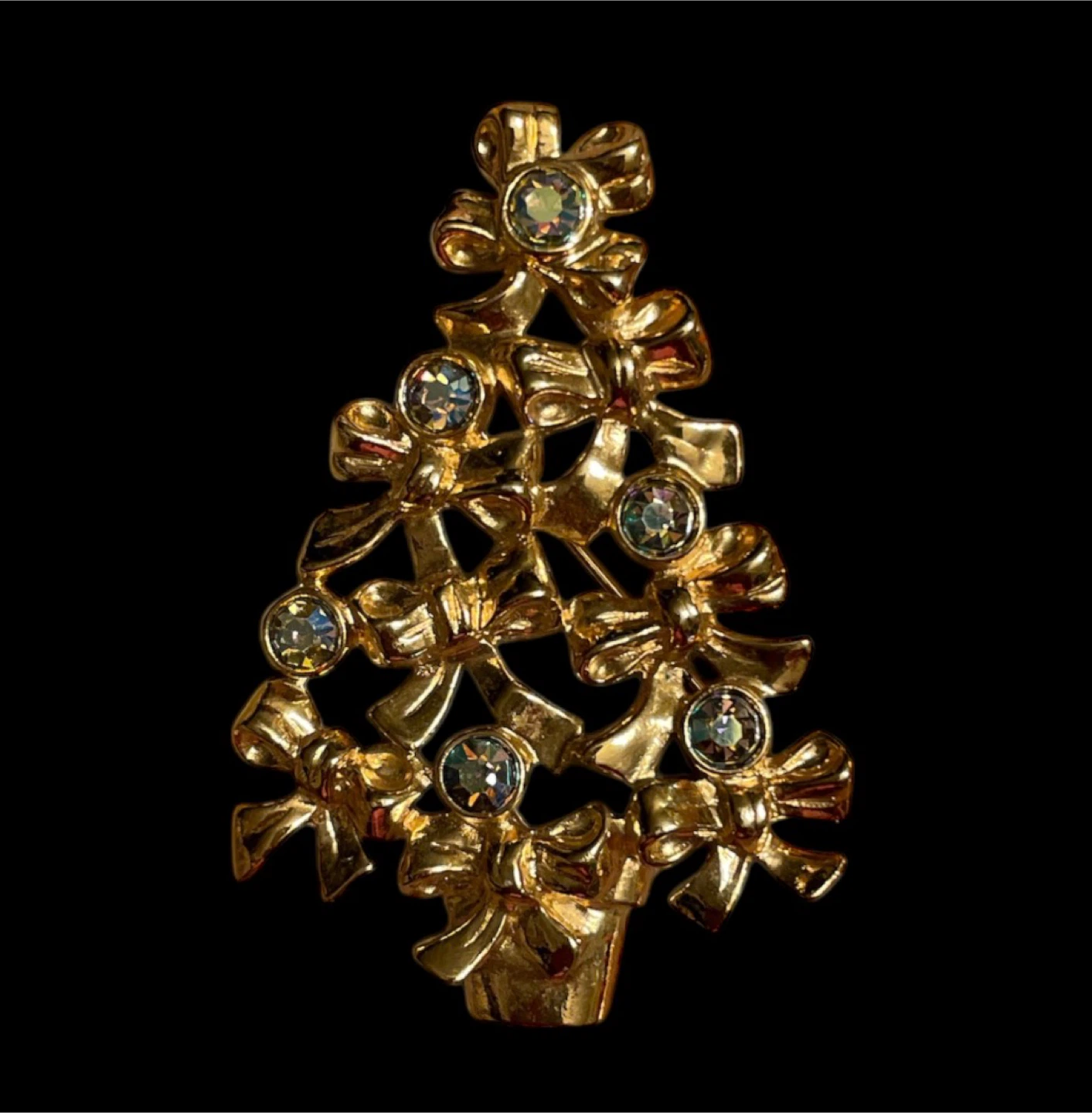 Avon Christmas Tree Pin