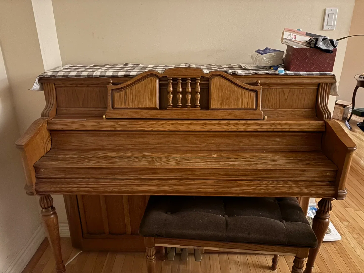 Young Chang Piano image indicator(3)