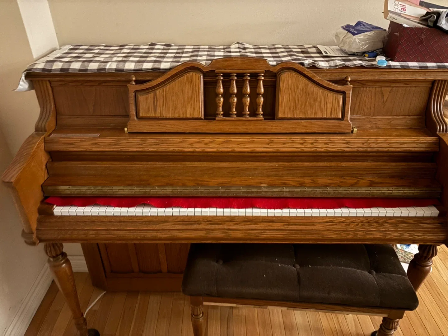 Young Chang Piano image indicator(2)