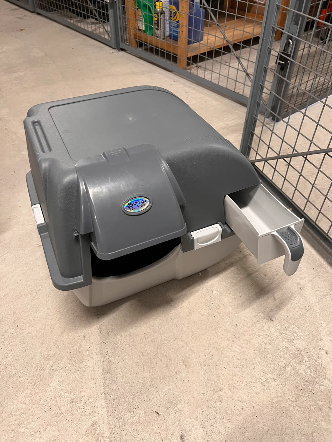 Omega Paw Roll N Clean Self Cleaning vs Litter Box - photo 2