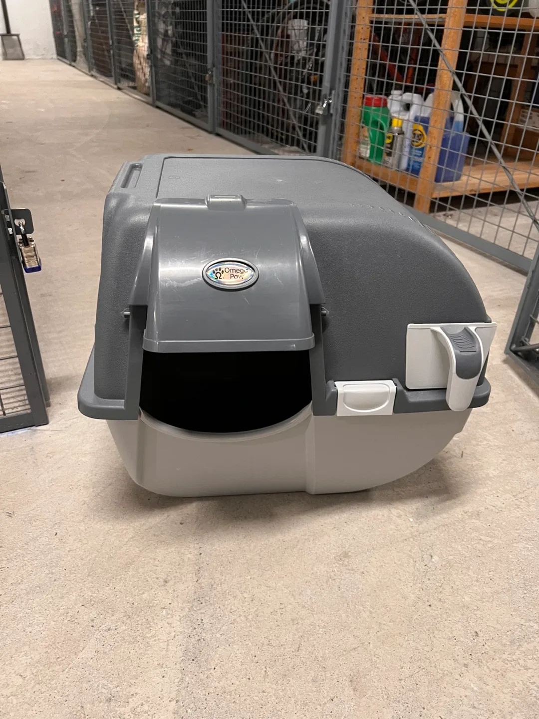 Omega Paw Roll N Clean Self Cleaning vs Litter Box