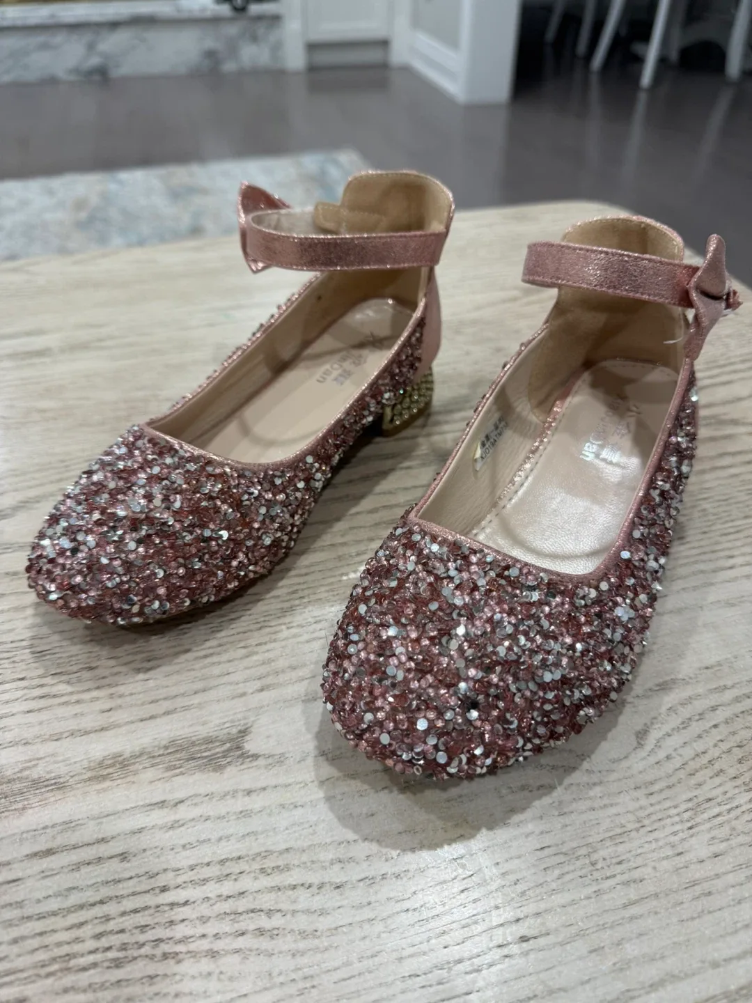 Girls Pink Sparkly Dress Shoes - Size 35 (225)