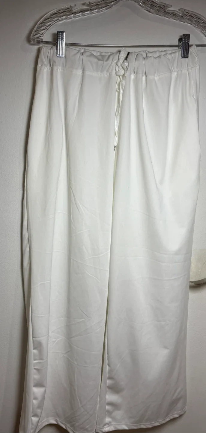 White Loungewear Set - Size XL #cleanout image indicator(2)