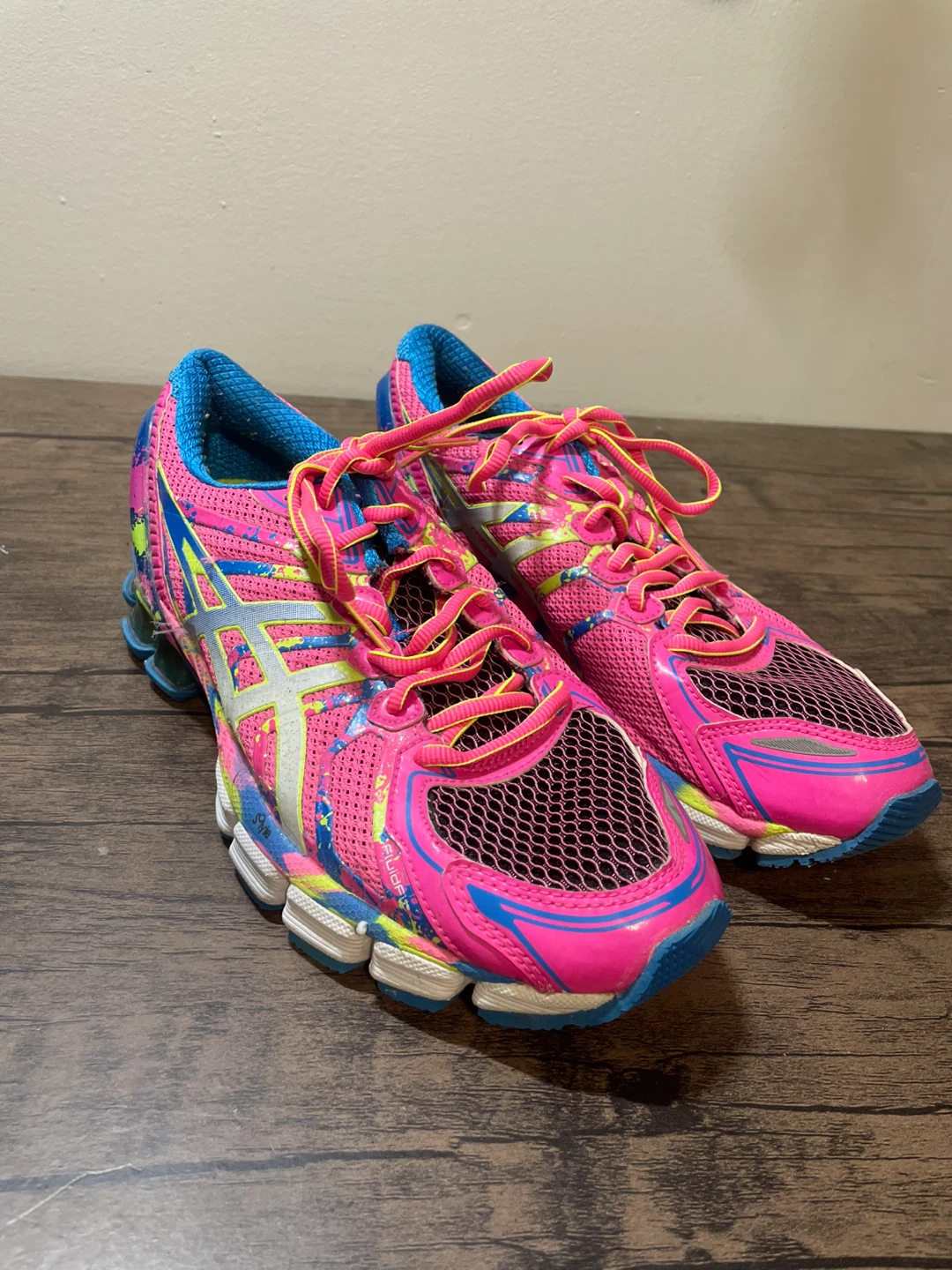 Pink ASIC running shoes - photo 3
