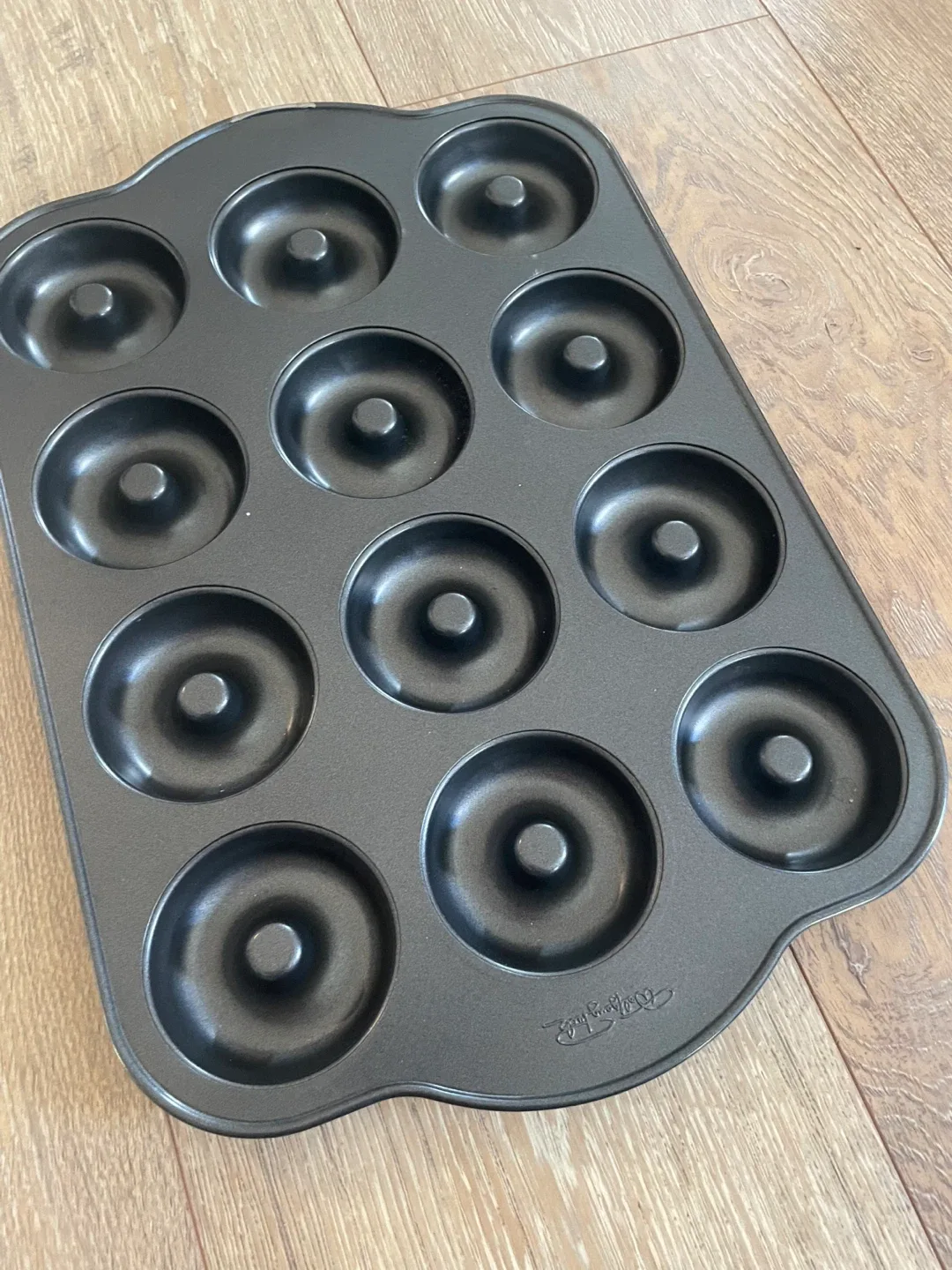 Wilton Donut Pan - 12 Cavity #cleanout