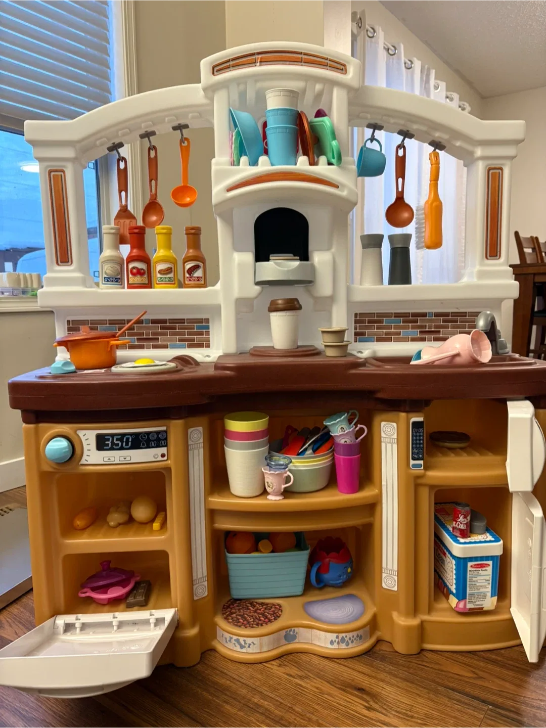 Step2 Grand Walk-in Kitchen & Accessories