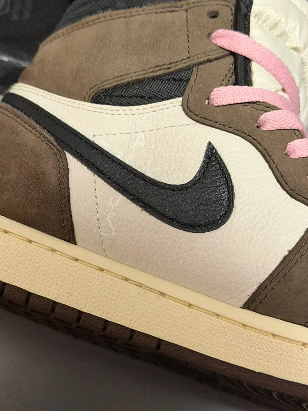 Jordan 1 x Travis Scott - Moha High - Size 9.5 Men image indicator(5)