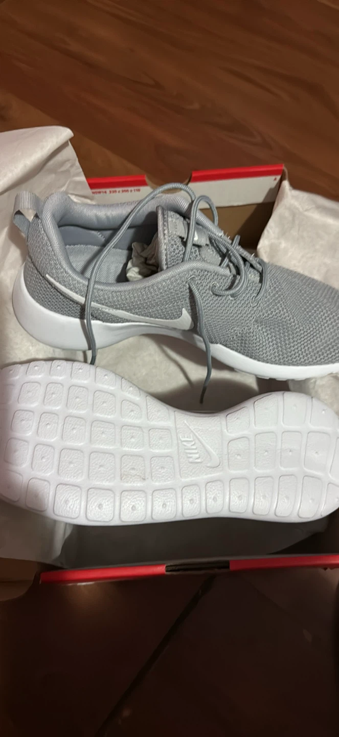 Nike Roshe One - Size 7 - Wolf Grey/White