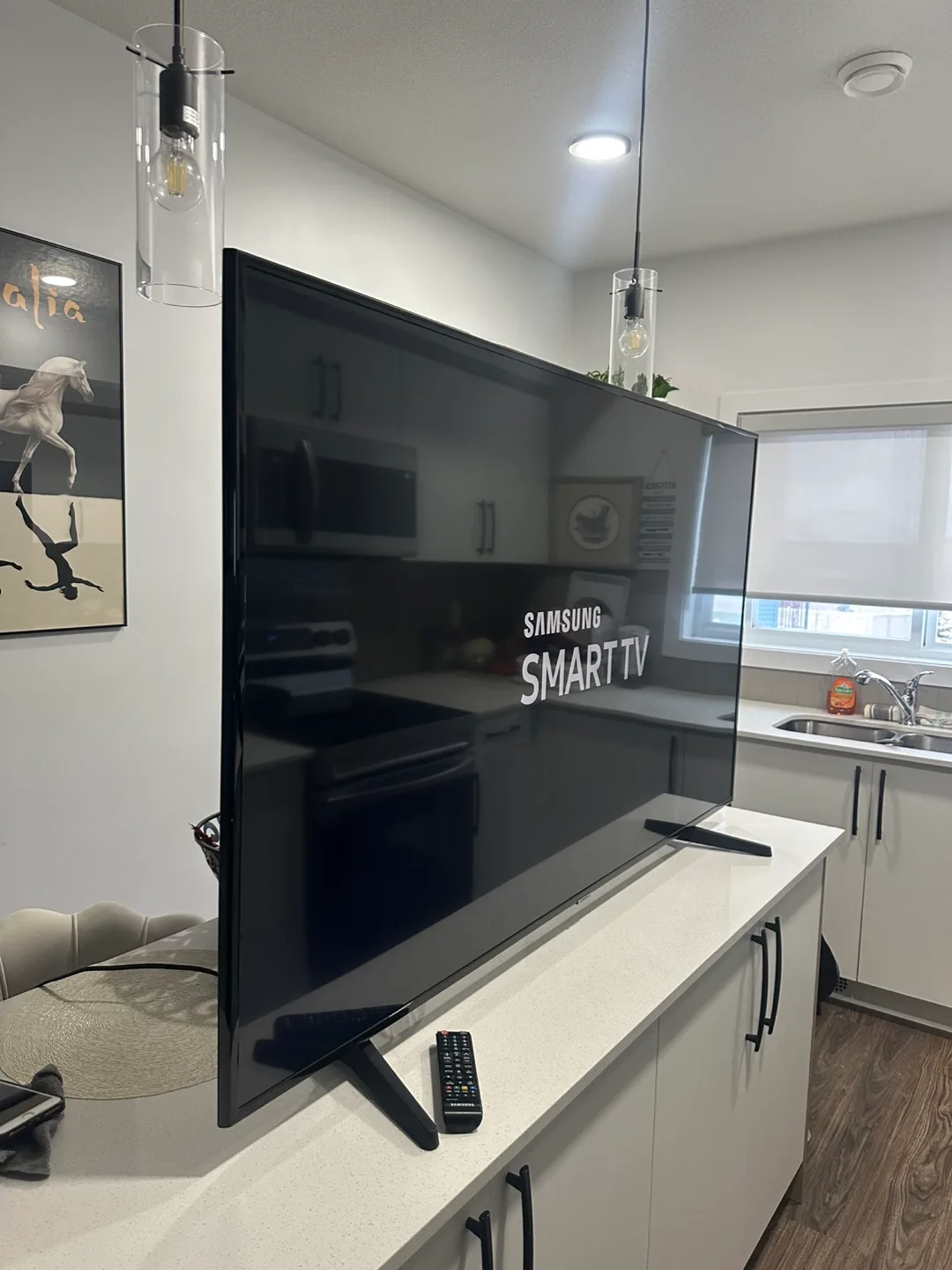 65-Inch Samsung Smart TV – Like New Condition image indicator(10)