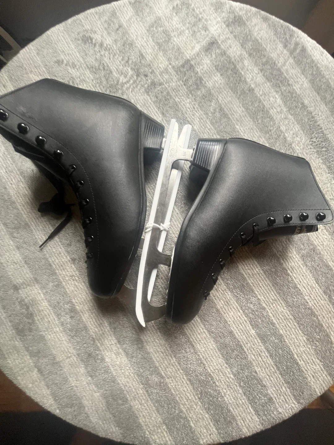 Cascade Lake Placid Black Ice Skates image indicator(2)