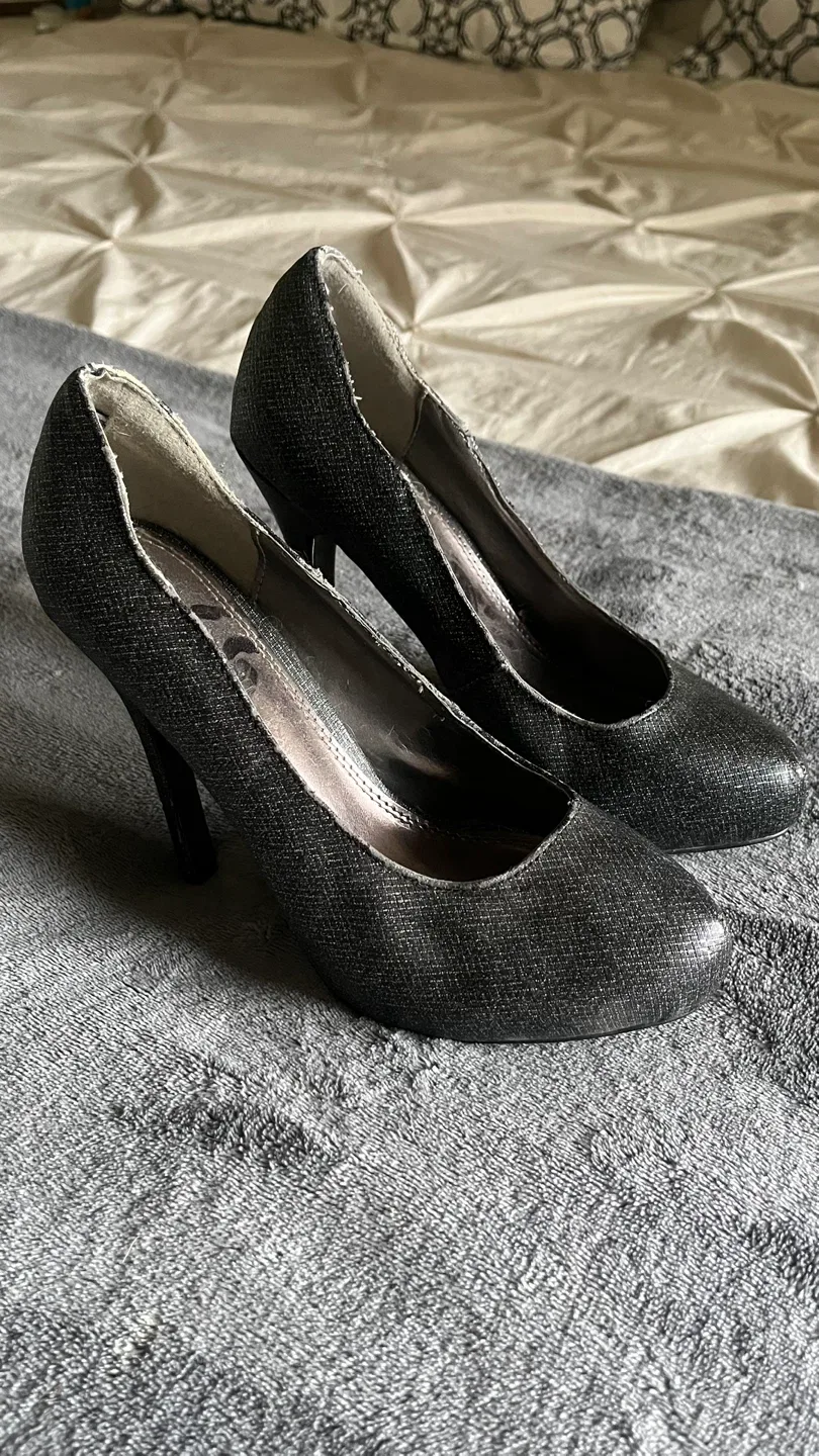 Le Chateau Heels - Size 6