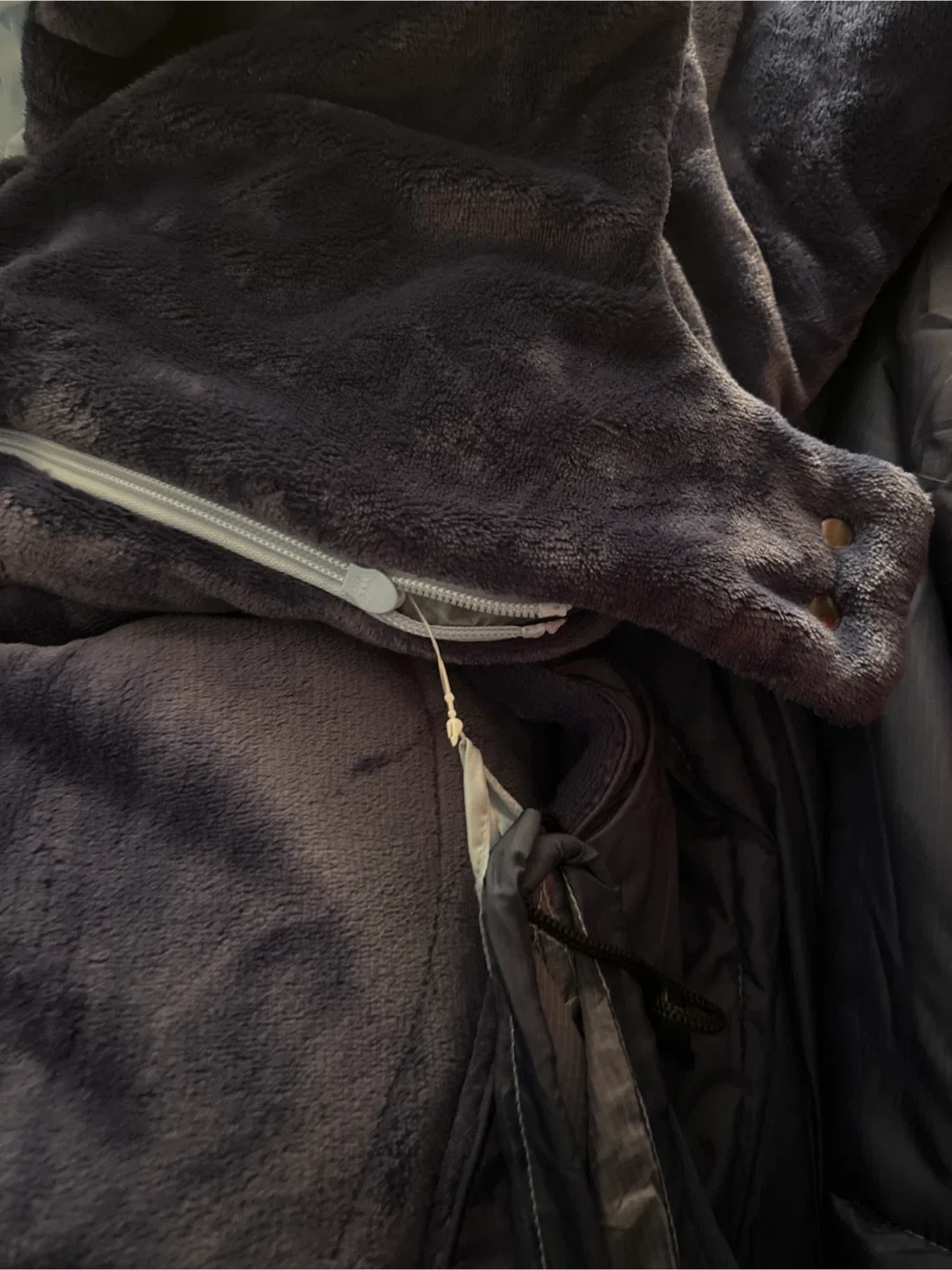 NWOT Below Zero wearable outdoor blanket - 54 x 72 inches