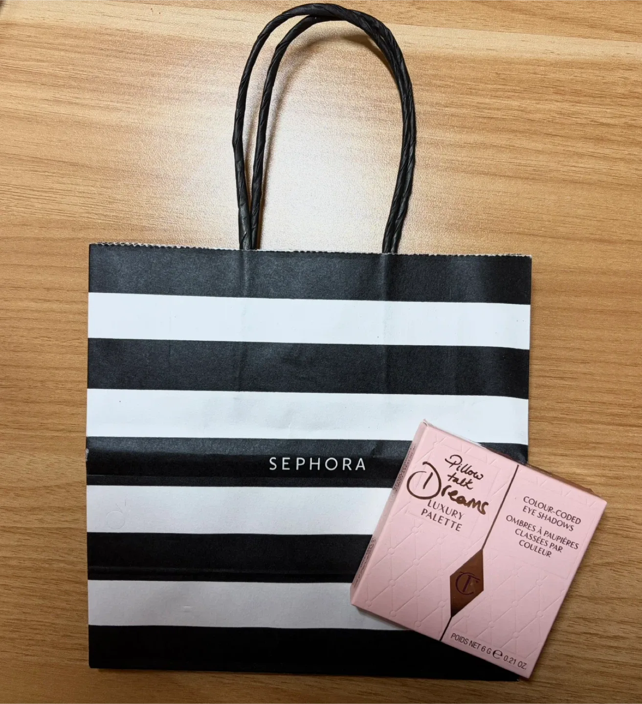 Brand New - Charlotte Tilbury  Eyeshadow pallet + 14 samples