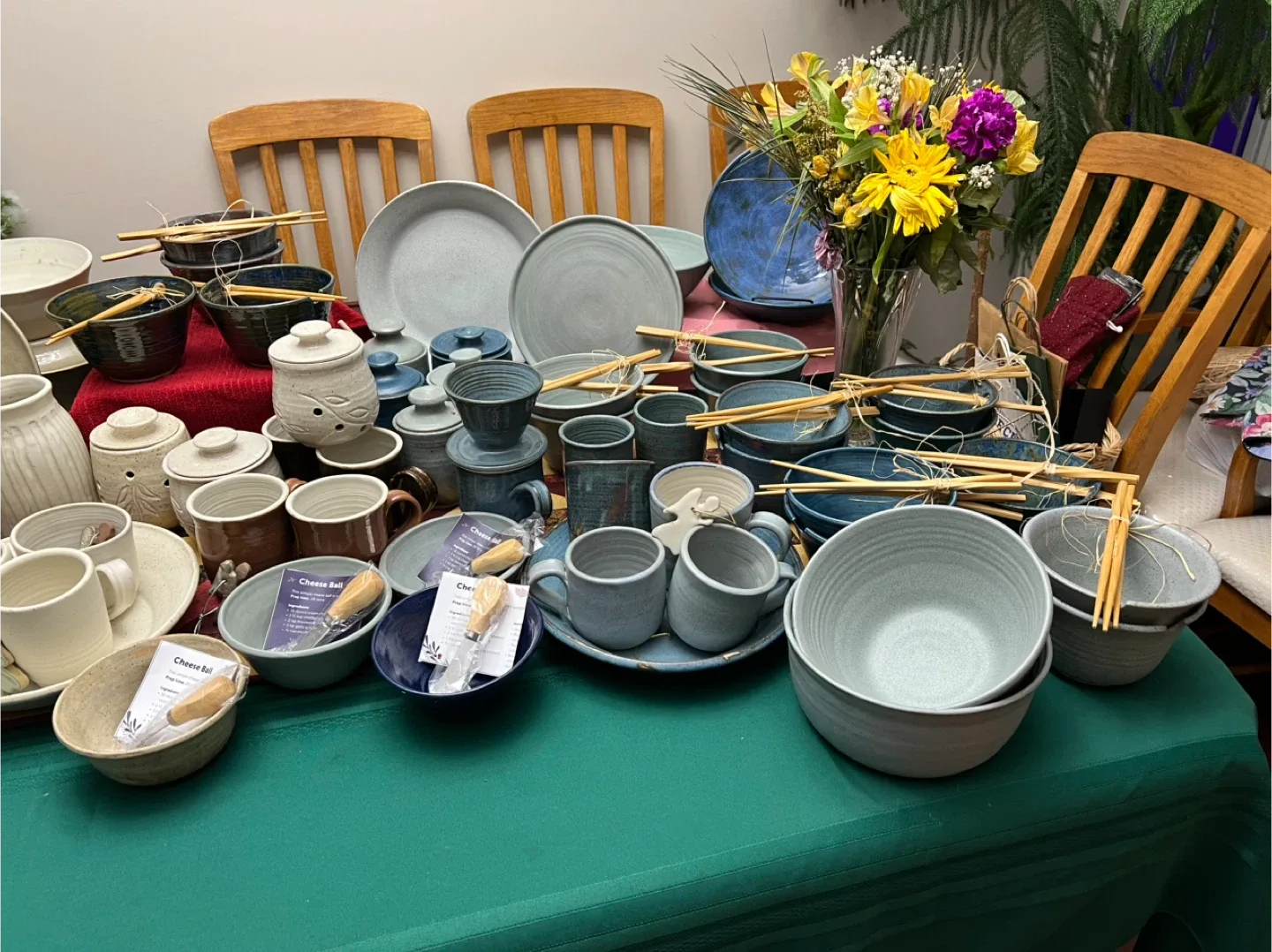 Handmade Pottery Christmas Sale image indicator(3)