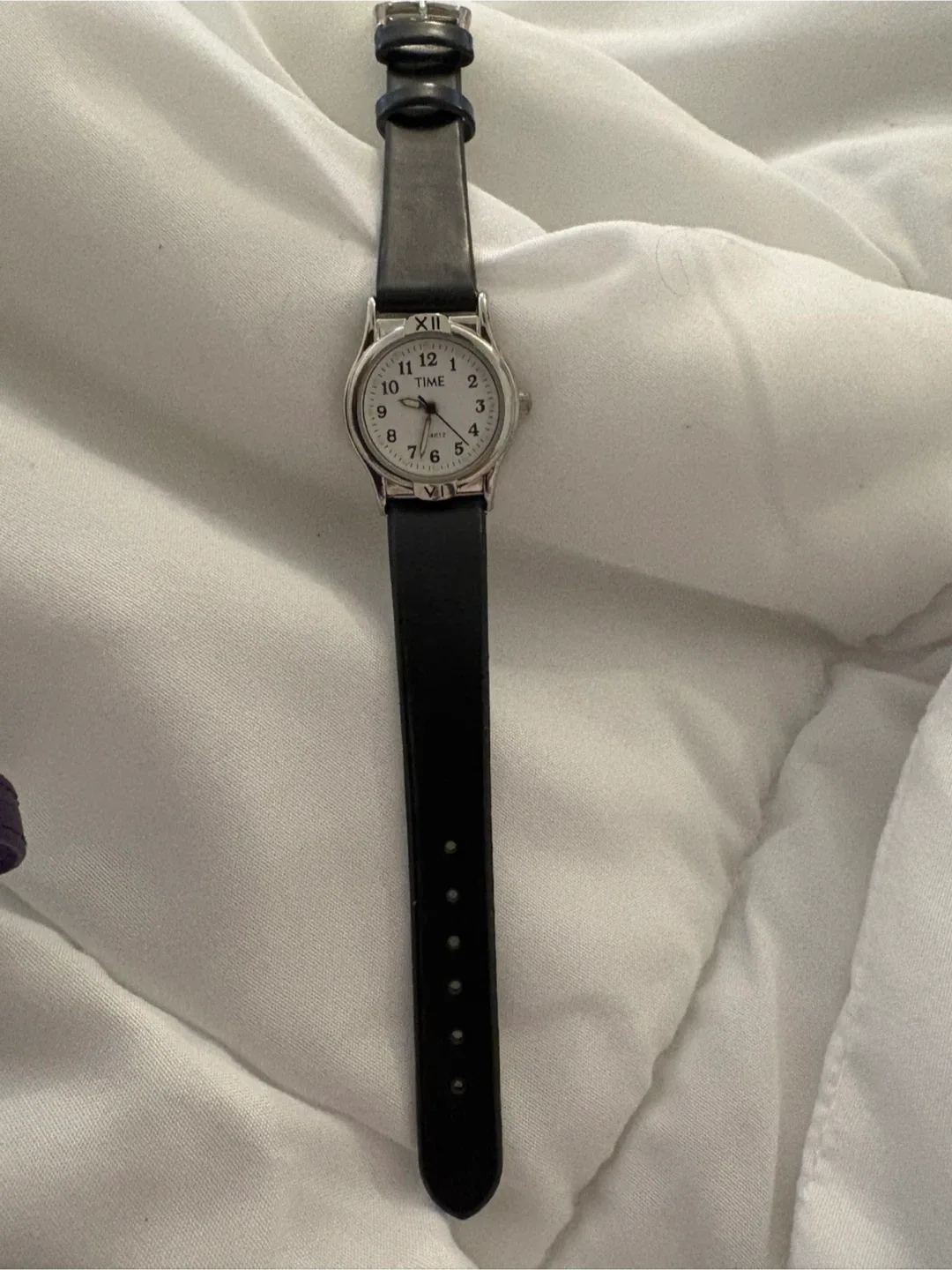 Time Quartz Watch with Black Leather Band image indicator(3)