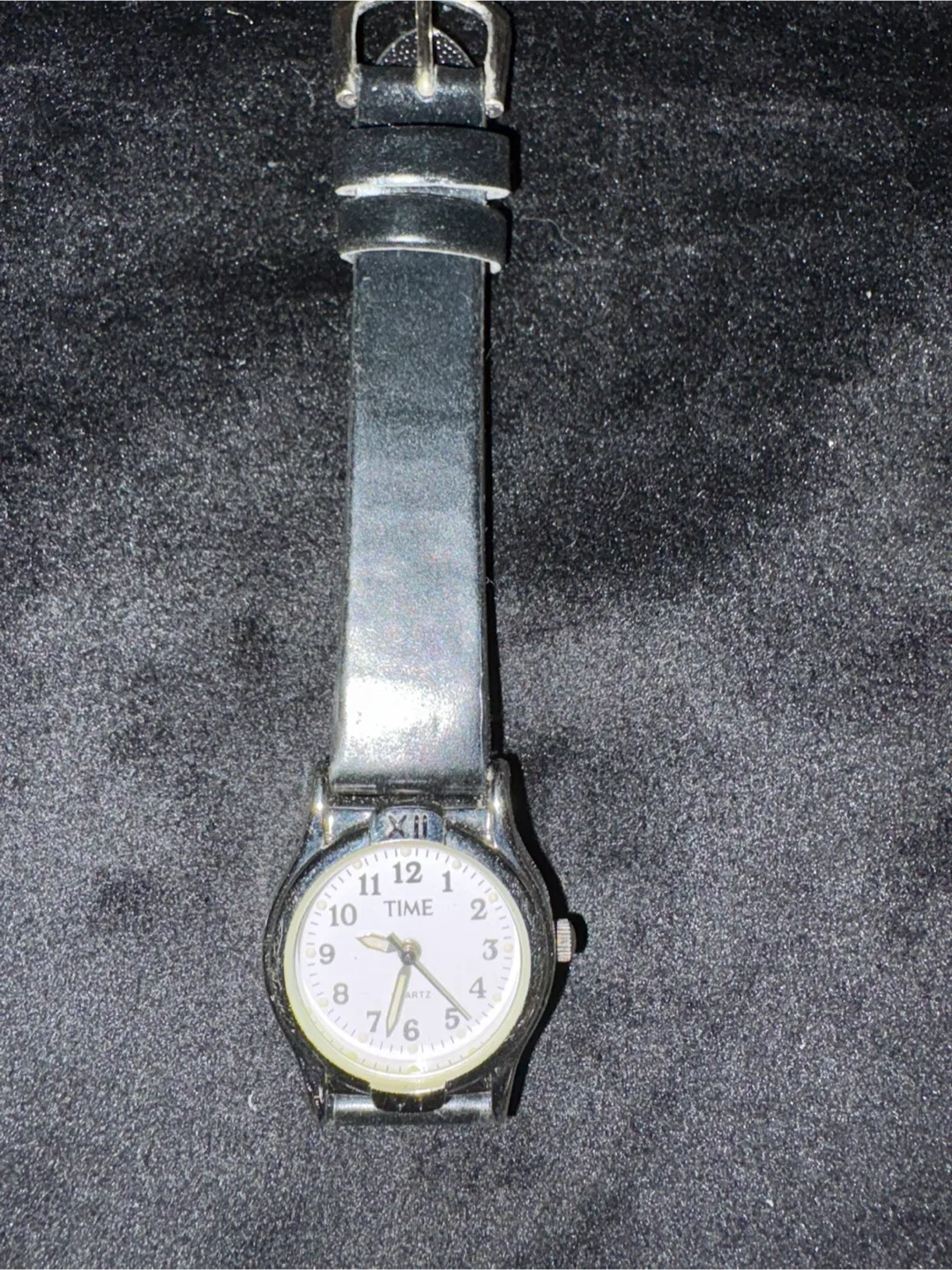 Time Quartz Watch with Black Leather Band image indicator(5)