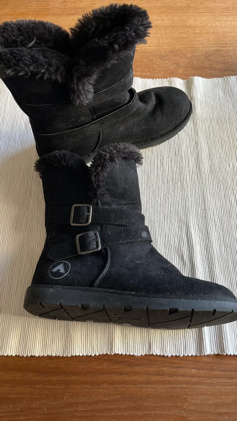 Cougar Black Suede Winter Boots - Size 6 image indicator(2)