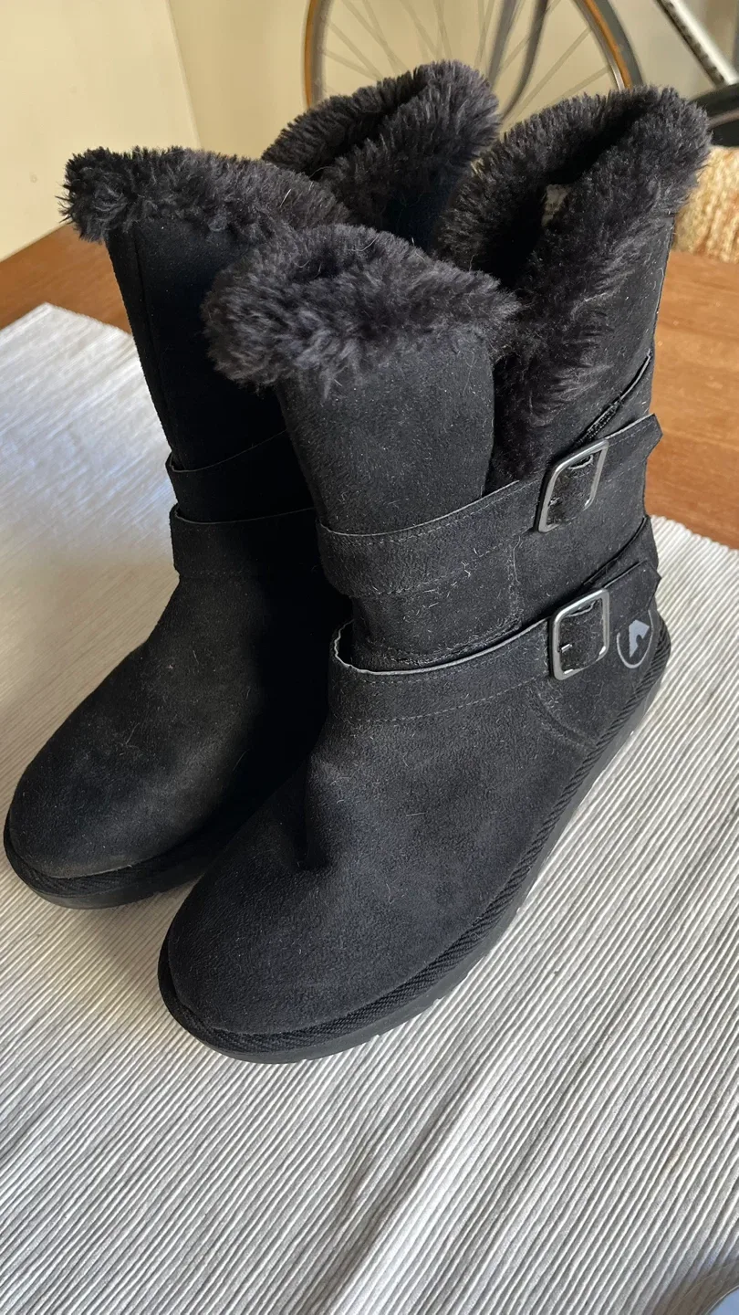 Cougar Black Suede Winter Boots - Size 6