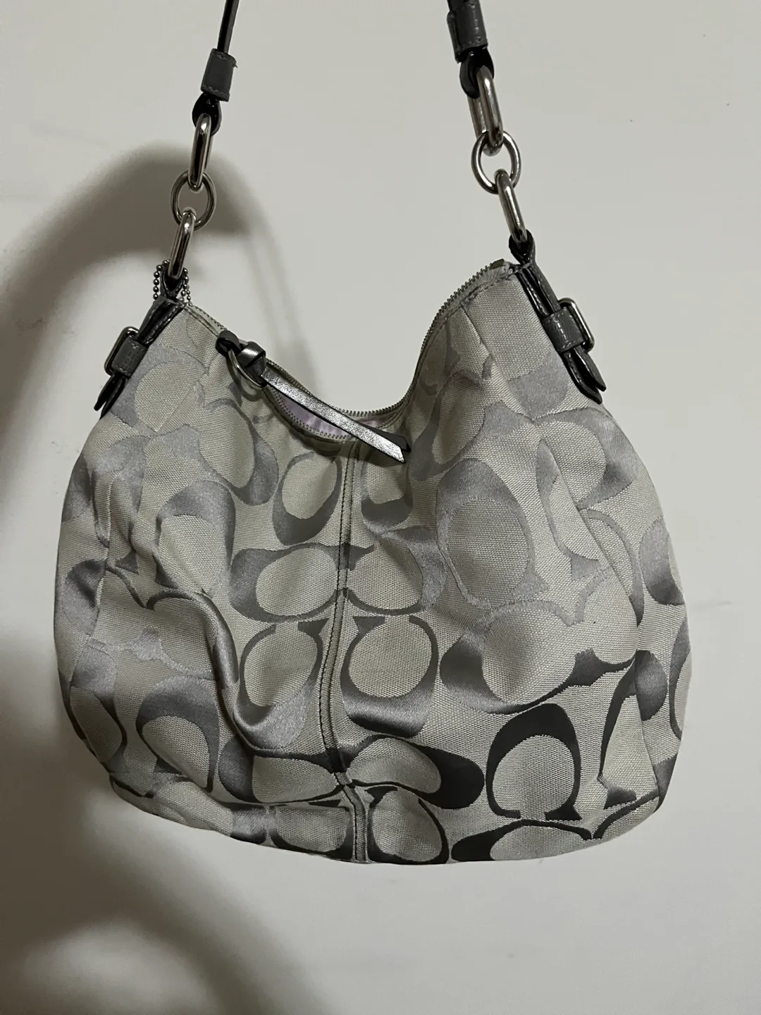 Coach Signature Hobo Bag image indicator(2)