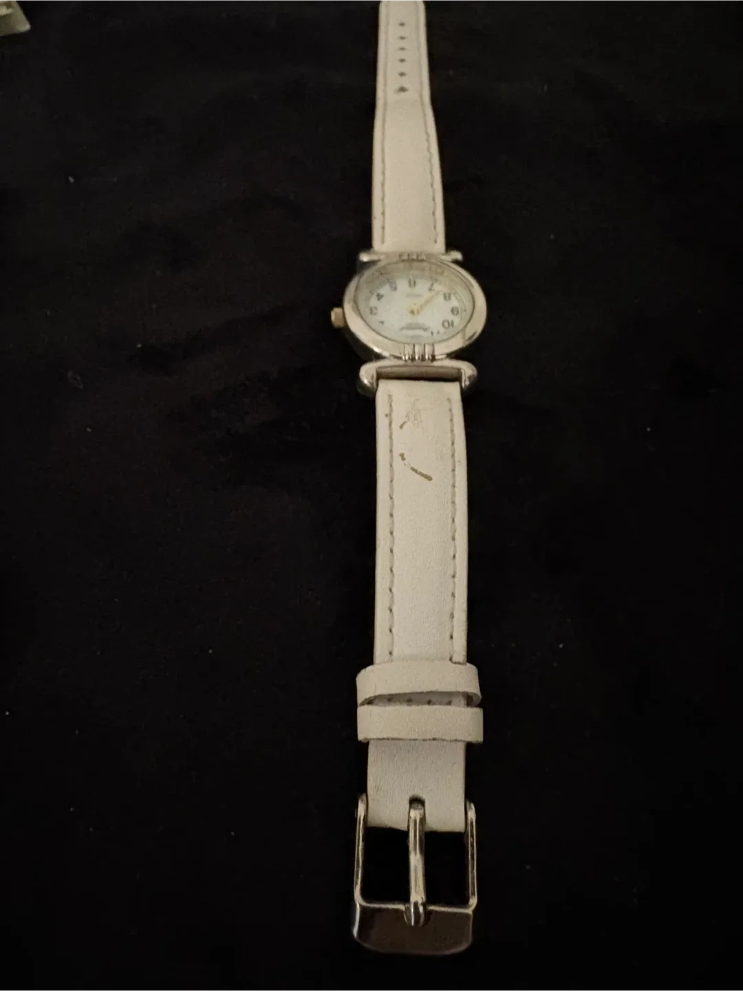 Precision Quartz White Leather Watch image indicator(2)