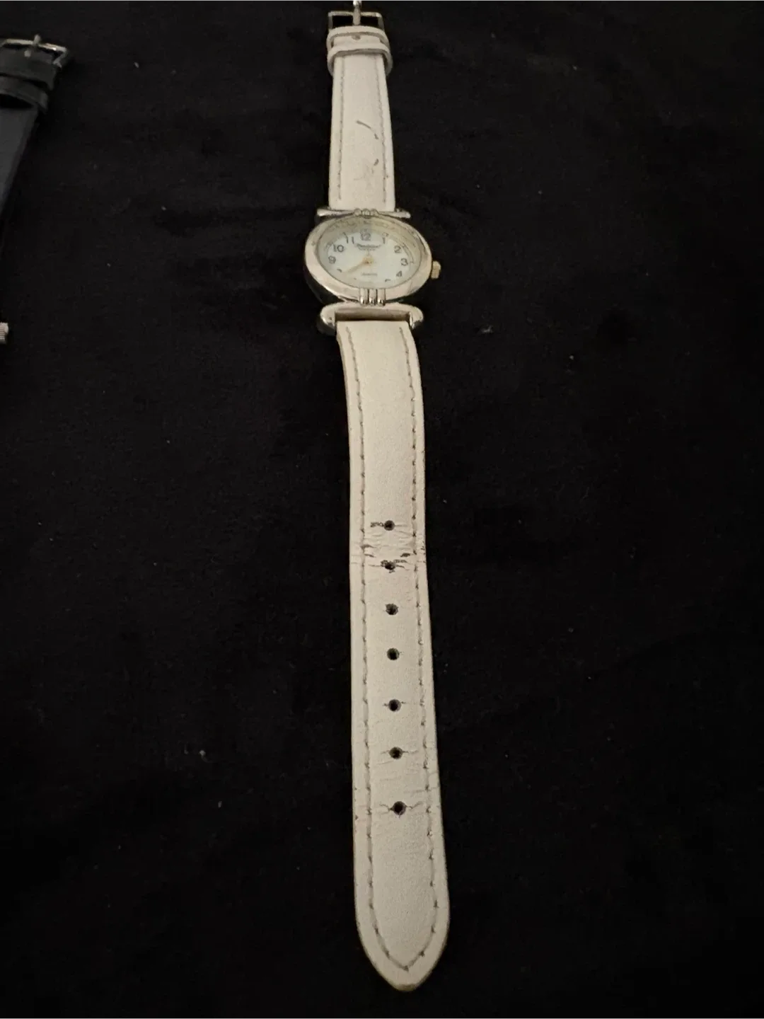 Precision Quartz White Leather Watch image indicator(5)