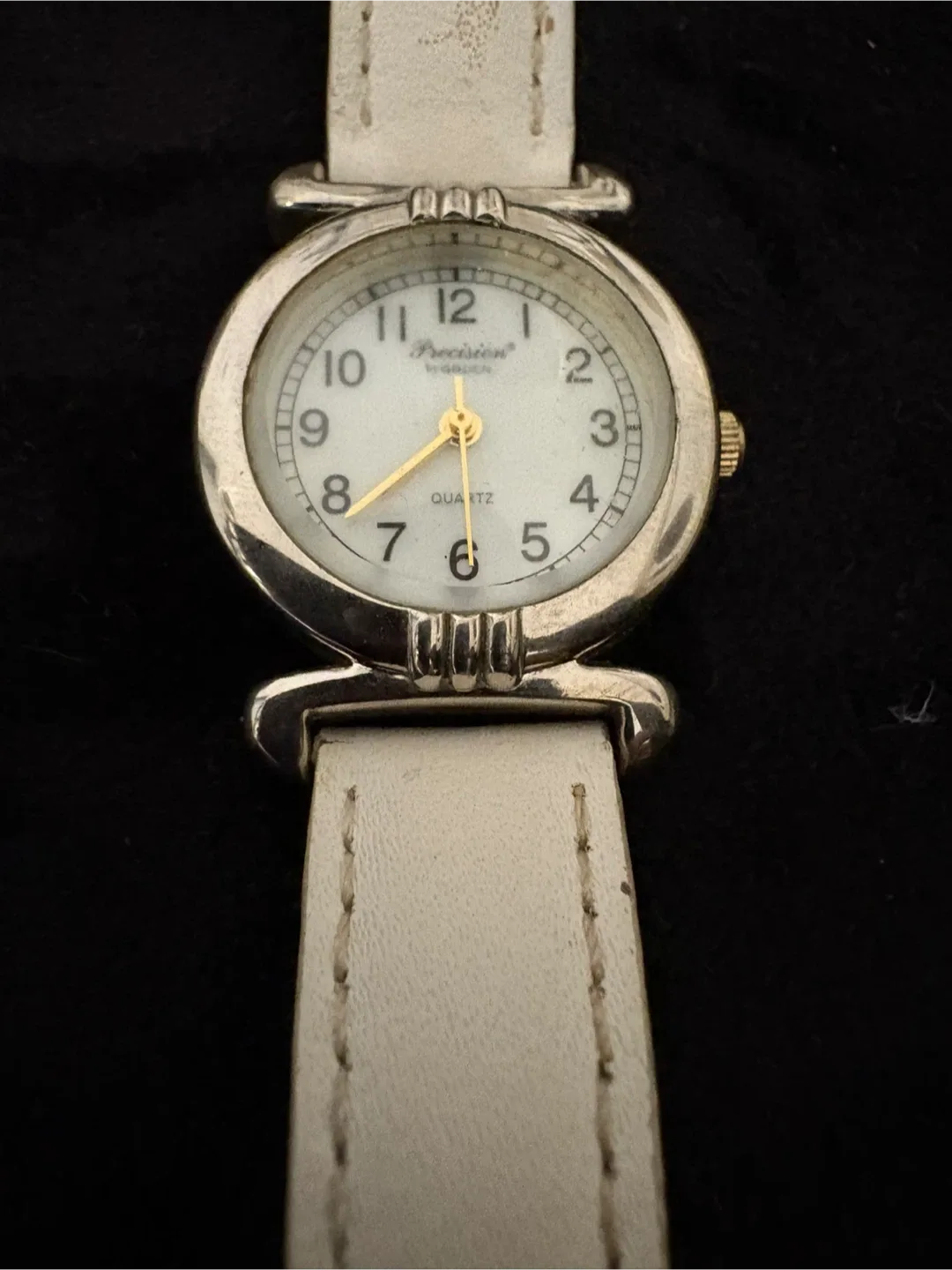 Precision Quartz White Leather Watch image indicator(3)