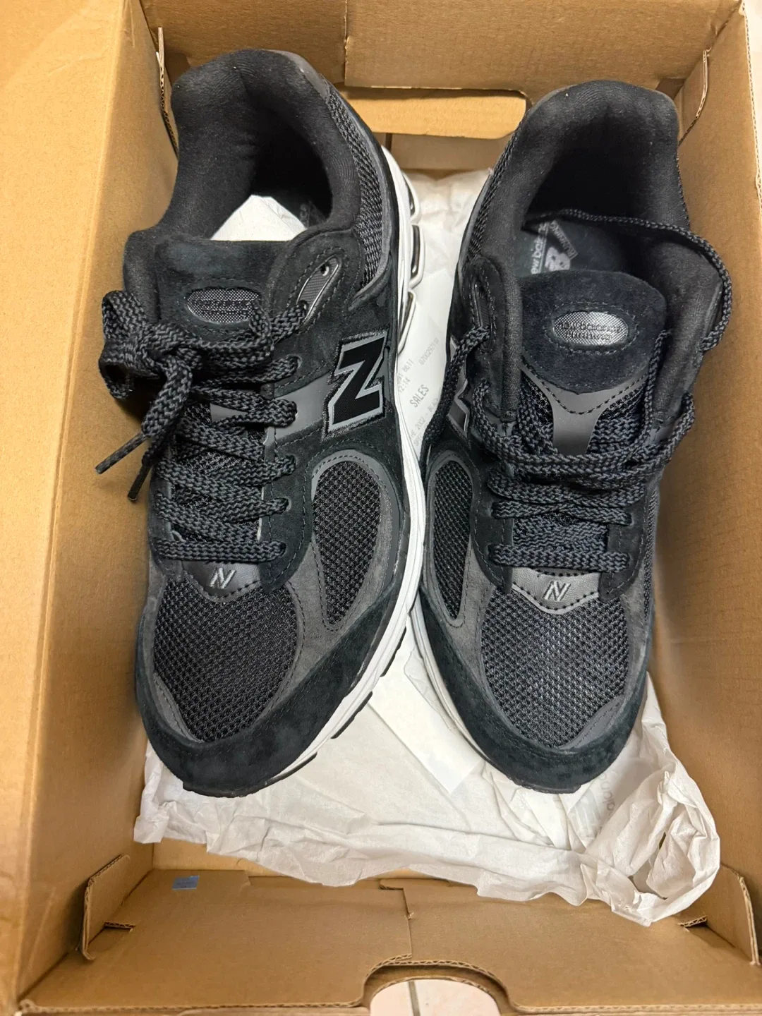 New Balance 2002R Black/Grey Sneakers