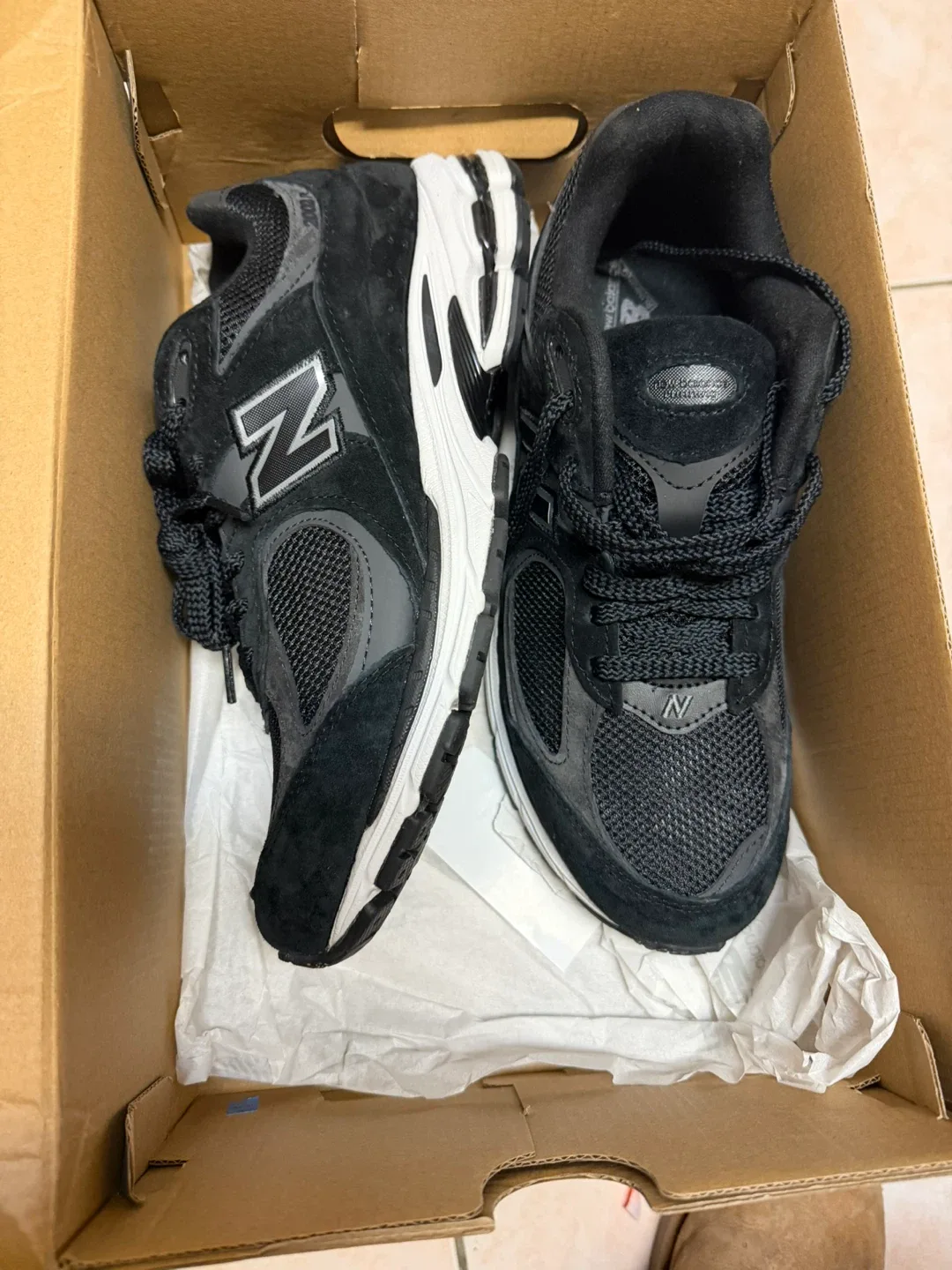 New Balance 2002R Black/Grey Sneakers image indicator(2)