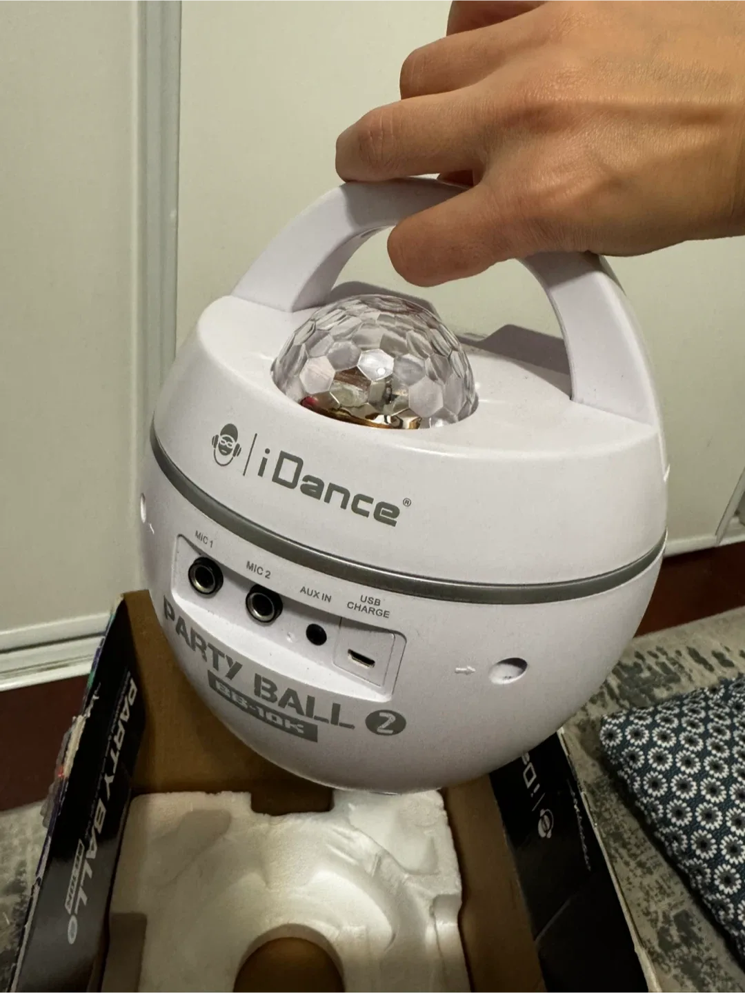 iDance Party Ball BB-10K Bluetooth Karaoke System image indicator(4)