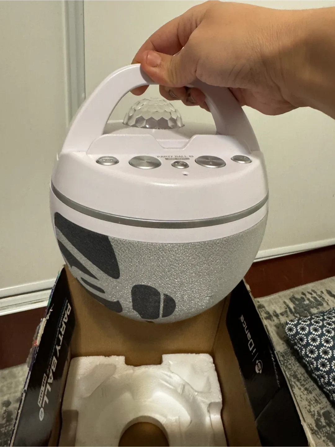 iDance Party Ball BB-10K Bluetooth Karaoke System image indicator(5)