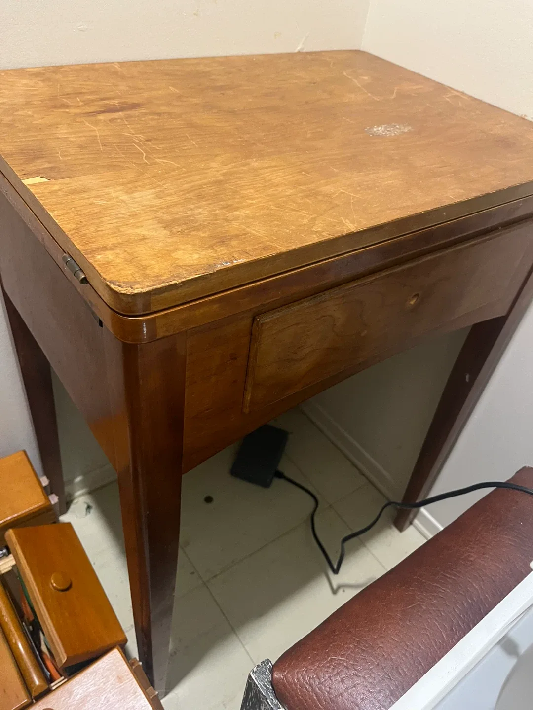 Singer Sewing Machine Table vintage walnut wood image indicator(4)