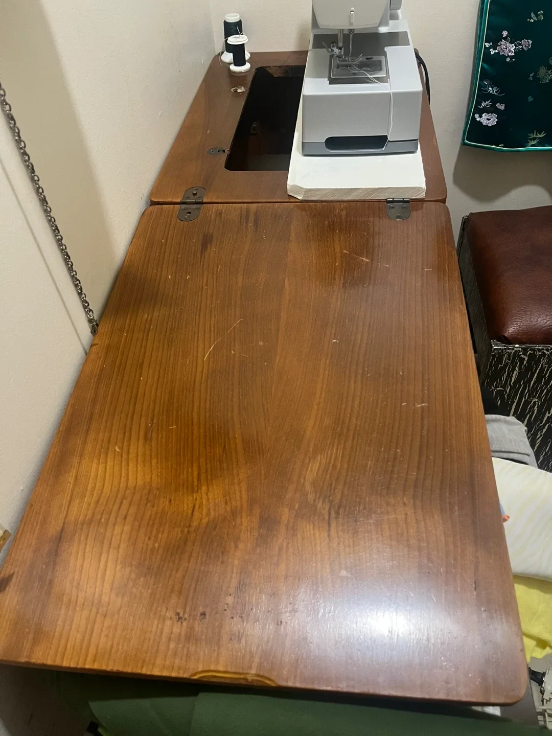 Singer Sewing Machine Table vintage walnut wood image indicator(3)