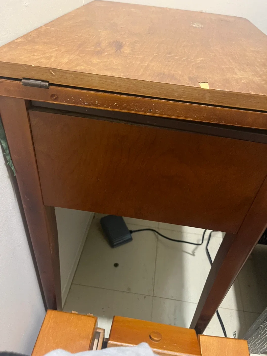 Singer Sewing Machine Table vintage walnut wood image indicator(5)