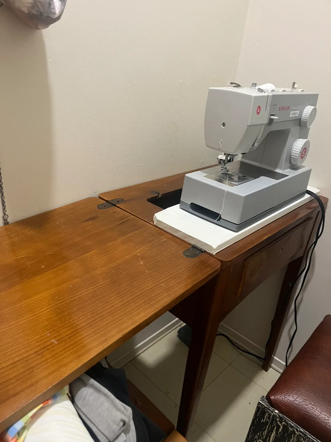 Singer Sewing Machine Table vintage walnut wood image indicator(2)