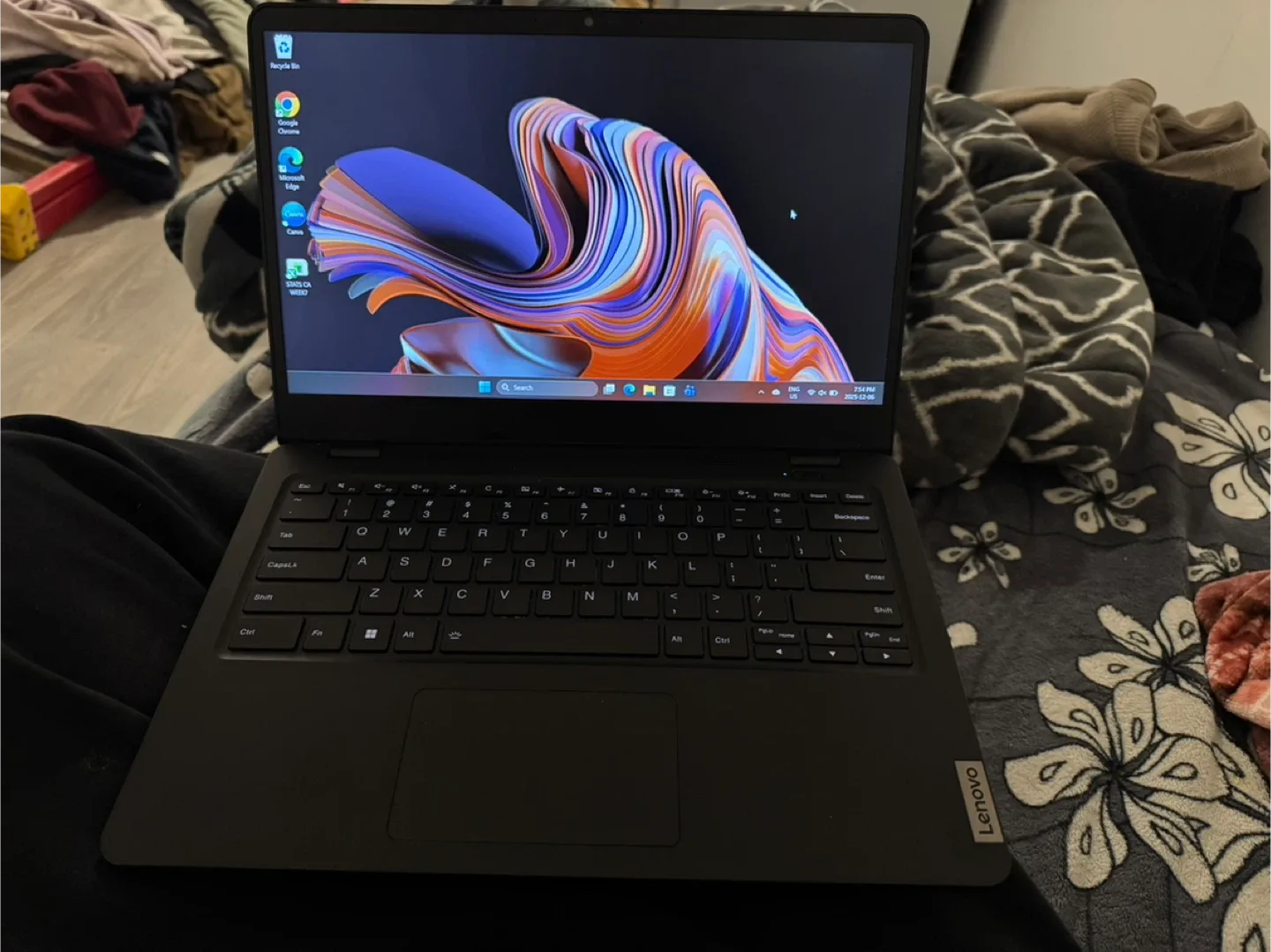 Lenovo Laptop - Great Condition! image indicator(2)