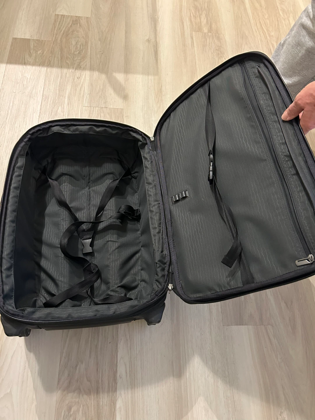 Tumi T-Tech Wheeled Carry-On Suitcase - photo 3